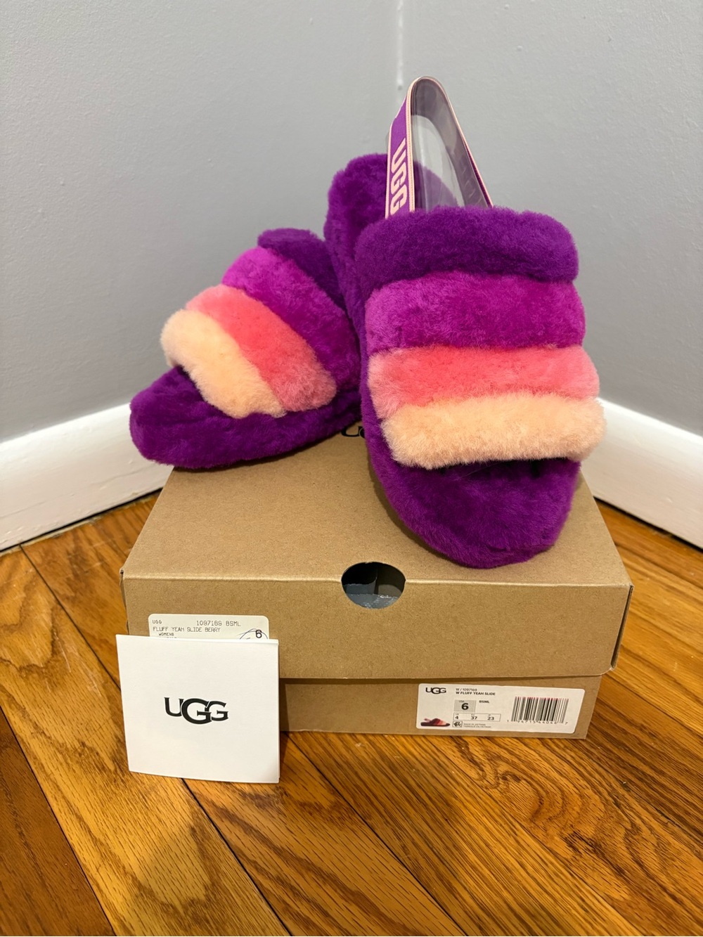 Ladies UGG Fluff Yeah Berrylicious Shearling Slide  1097169 New in Box Size 6